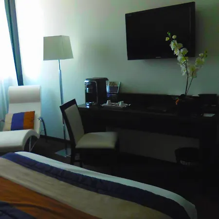 Western Europe Отель Брест